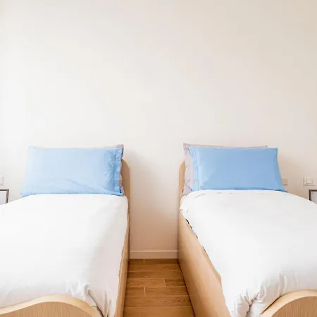 The Rent - One Bedroom Close Crescenzago Subway Milán